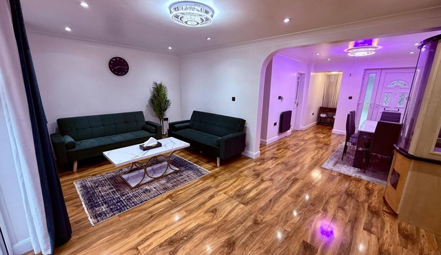 Spacious 3BR|Contractor-ready|Parking x3|Sleeps x8