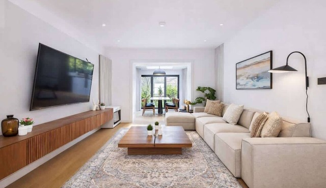 Spacious 3BR Home in West London + Parking