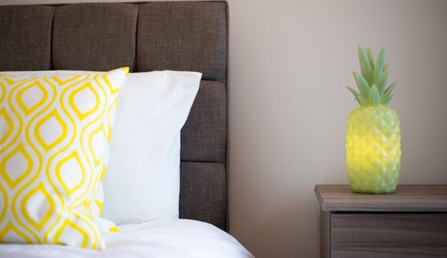 Spacious 3BR Home Sleeps 7 | Parking, WiFi & Near Centre