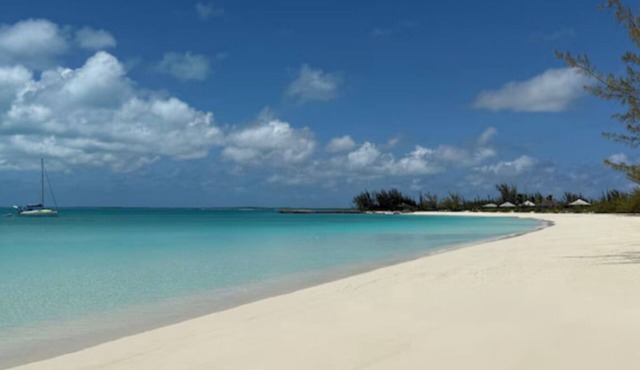 Spacious 4-bedroom house in charming Cat Island with AC