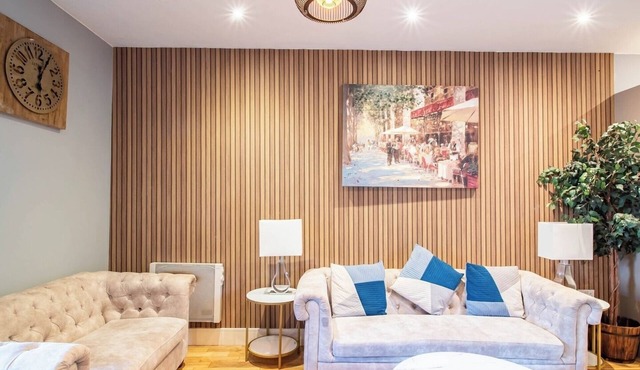 Spacious 4-Bedroom House Near Tourist Attractions