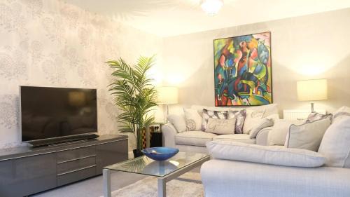 Spacious 4 Bedroom Home with Garden in Bedford