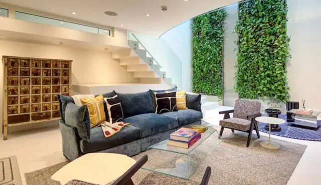 Spacious 4-bedroom house with AC, fitness room in awesome London central area