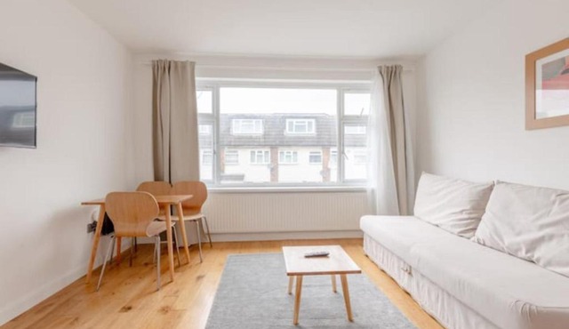 Spacious 4BD Home near ExCel London!