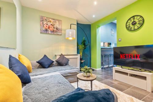 Spacious 4BR Home In Brixton with Garden