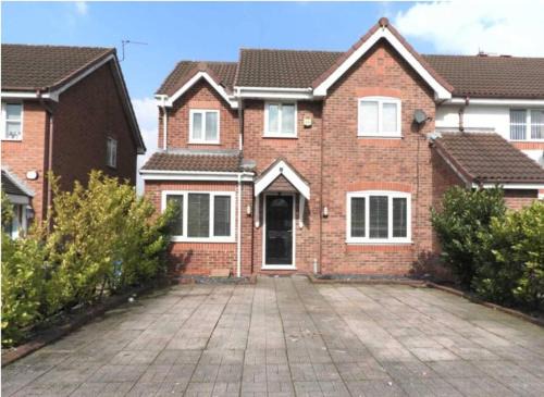 Spacious 5 bedroom house