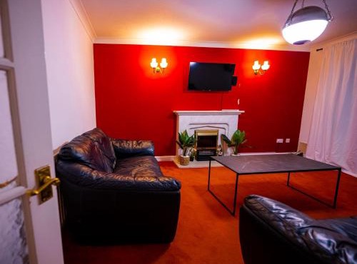 Spacious 5 Bedroom Near Airport