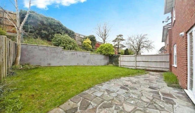 Spacious 5 Bedrooms Family Detached House in Purley 23 min to Central London
