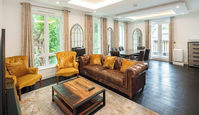 Spacious 5BD Family Home in Leafy West London