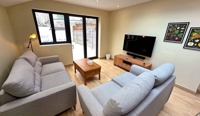 Spacious 5BDR Home in Walthamstow Village