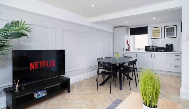 Spacious 5BR - Heart of Galashiels -Group Friendly