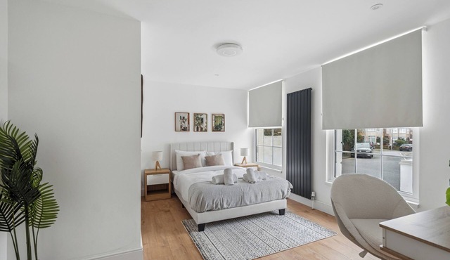 Spacious 6-Bed En-suite Home, 5-Min Walk to Tube