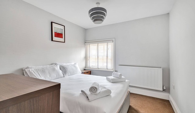 Spacious and Central 3 Bed Flat