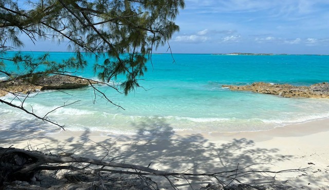 Spacious apartment 5 minute away from three breathtaking beaches