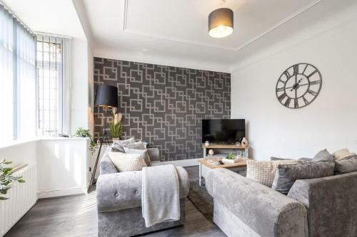 Spacious & Bright 3 Bedroom House in St Helens