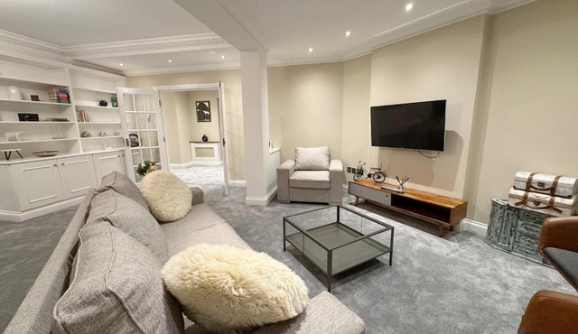 Spacious Central London Penthouse Near Baker St