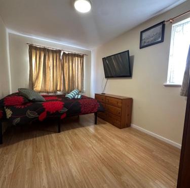Spacious Double Room Near ExCeL London