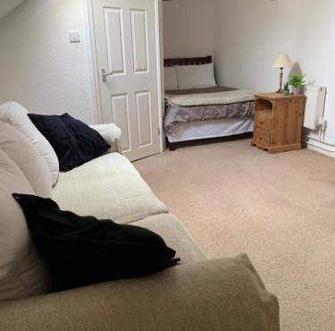 Spacious Double Studio with En-Suite & Lounge Area