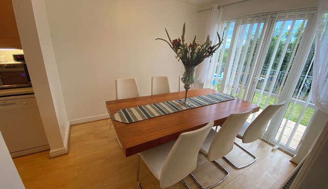 Spacious Family Residence with large south facing gardens close to Eden Project