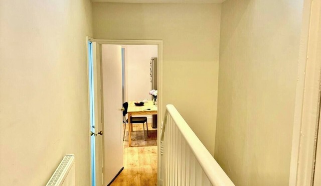 Spacious flat in Hammersmith 15min from center