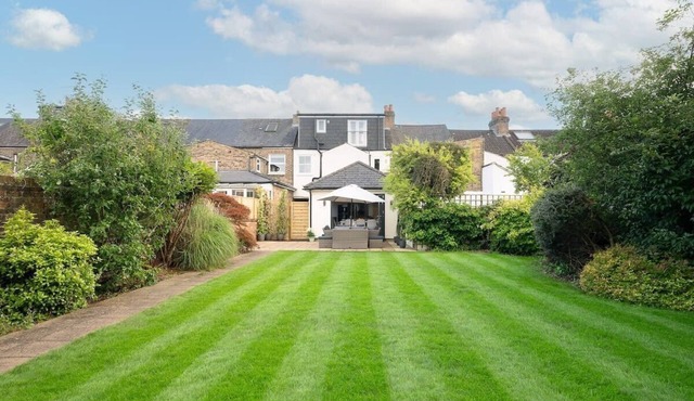 Spacious Home in Central Windsor with Large Garden