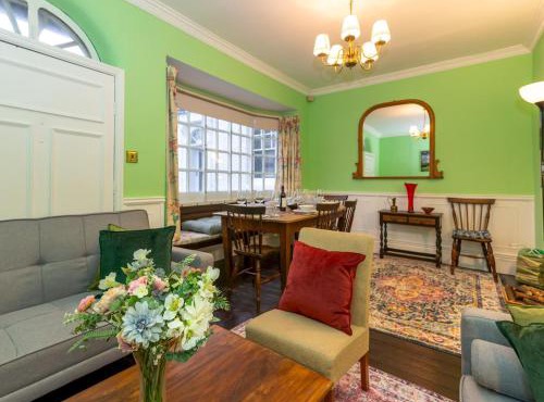 Spacious home sleeps 9 - walker cyclist retreat - Pass the Keys