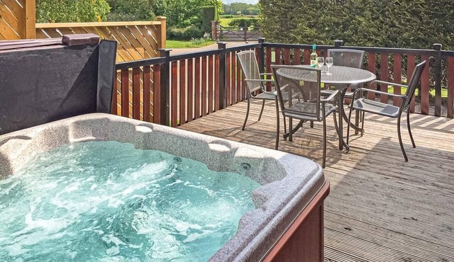 Spacious lodge with one double with en suite shower and one twin.