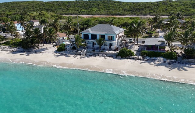 Spacious Luxury Beachfront Suite