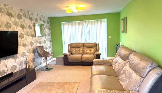 Spacious Modern 4-Bedroom Detached Home in Corby