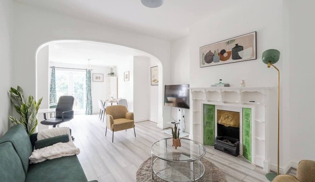 Spacious modern apartment in South Croydon