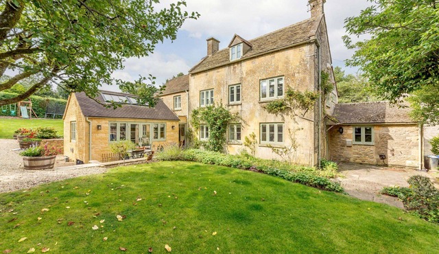 Spacious pet friendly property in the Cotswolds - Laurel Tree Cottage