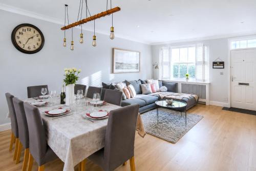 Spacious quiet 4bedrooms 6beds house with private garage 3min walk to Paddington Station