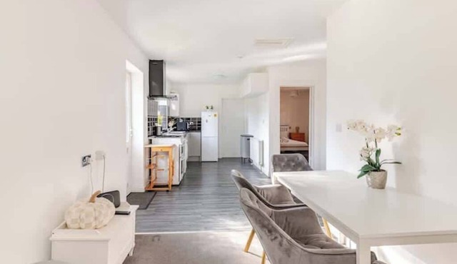 Spacious Riverside View Bungalow