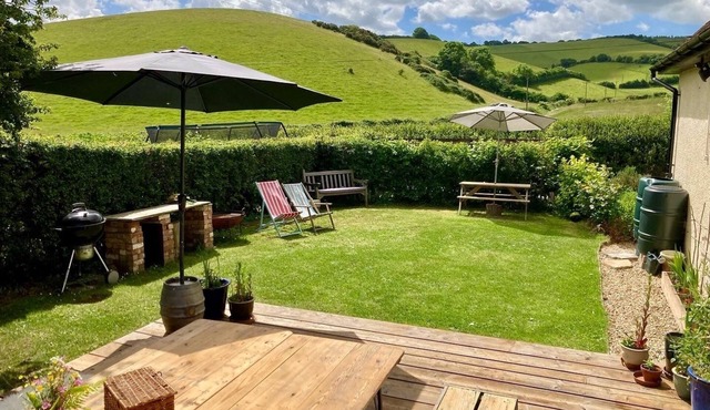 Spacious Rural Cottage with Amazing Views, Nr Exeter
