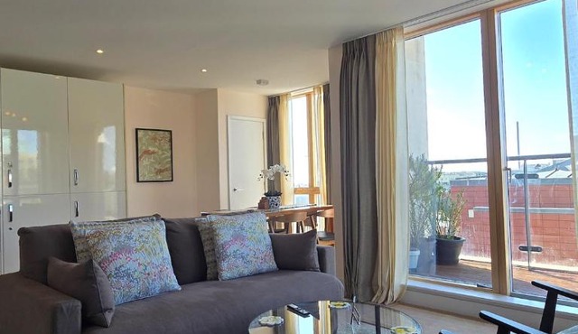 Spacious seaside apartment with terrace, Kemptown