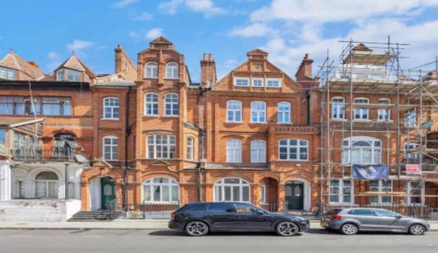 Spacious & Stylish 3-Bedroom Apartment in Prime West Kensington Location