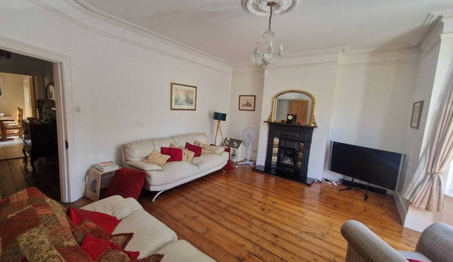 Spacious two bedroom garden flat close to West Ealing Elizabeth line station