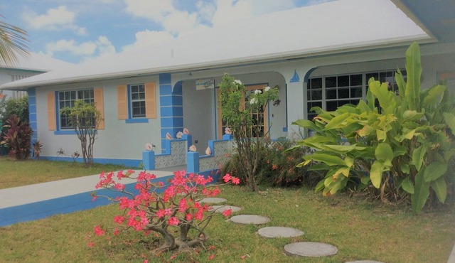 Spacious villa - 1- minute to pristine beach, dock - Free, kayak, SUP, bikes