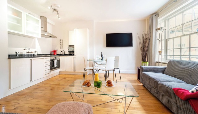 Specious 1 bedroom apartment with a balcony in Prime location. Pet friendly!