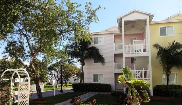 Spectacular 2 Bedroom /2 Bath Bottom Floor Corner unit