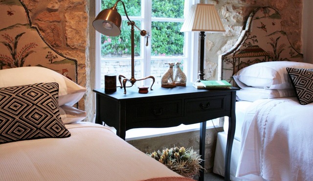 Spectacular 3 double bedroom Cotswold stone cottage with original Inglenook fire