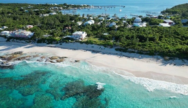 SPECTACULAR NEW 4-BR, 3-BA on the BEST BEACH! - King Beds- LAST-MINUTE SPECIALS!