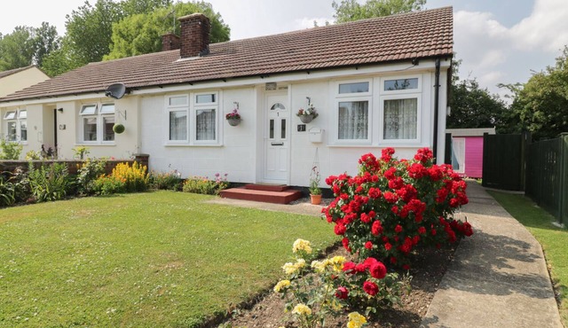 SPURLING COTTAGE, with a garden in Cheveley