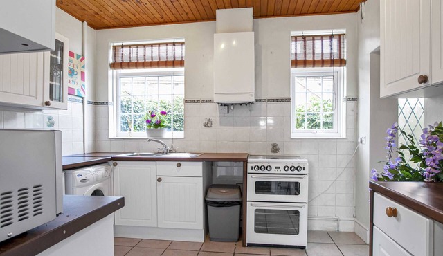 ⭑ Staywhenever NWT- 4 Bedroom House | King Size Beds | Sleeps 9 ⭑