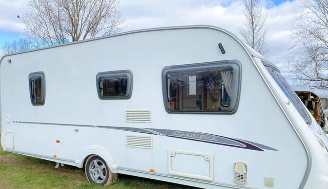 StayZo Charisma Caravan - in Chiltern Hills