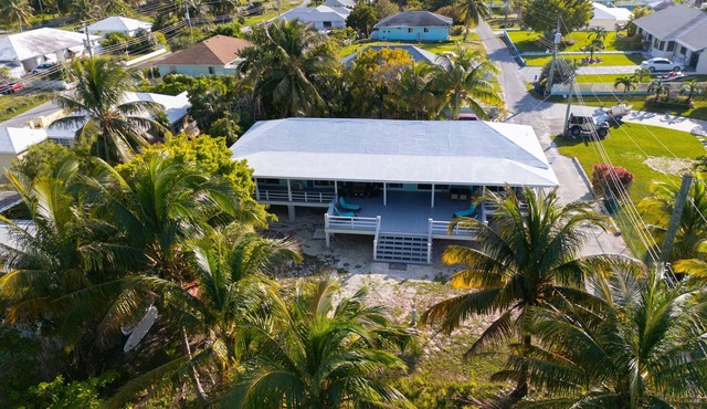 Steps to Beach- Kayaks, Paddleboards, Bikes!