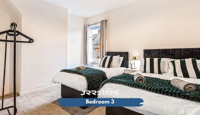 Stoke on Trent - 3 Bedroom Sleeps 5, Wi-Fi