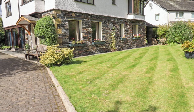 STONEGARTH COTTAGE, with a garden in Grasmere