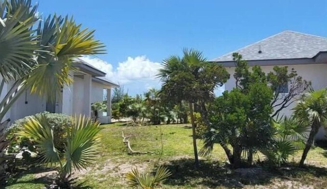 Strawberry Bungalow On Fountain Bay