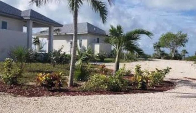 Strawberry Bungalow On Fountain Bay